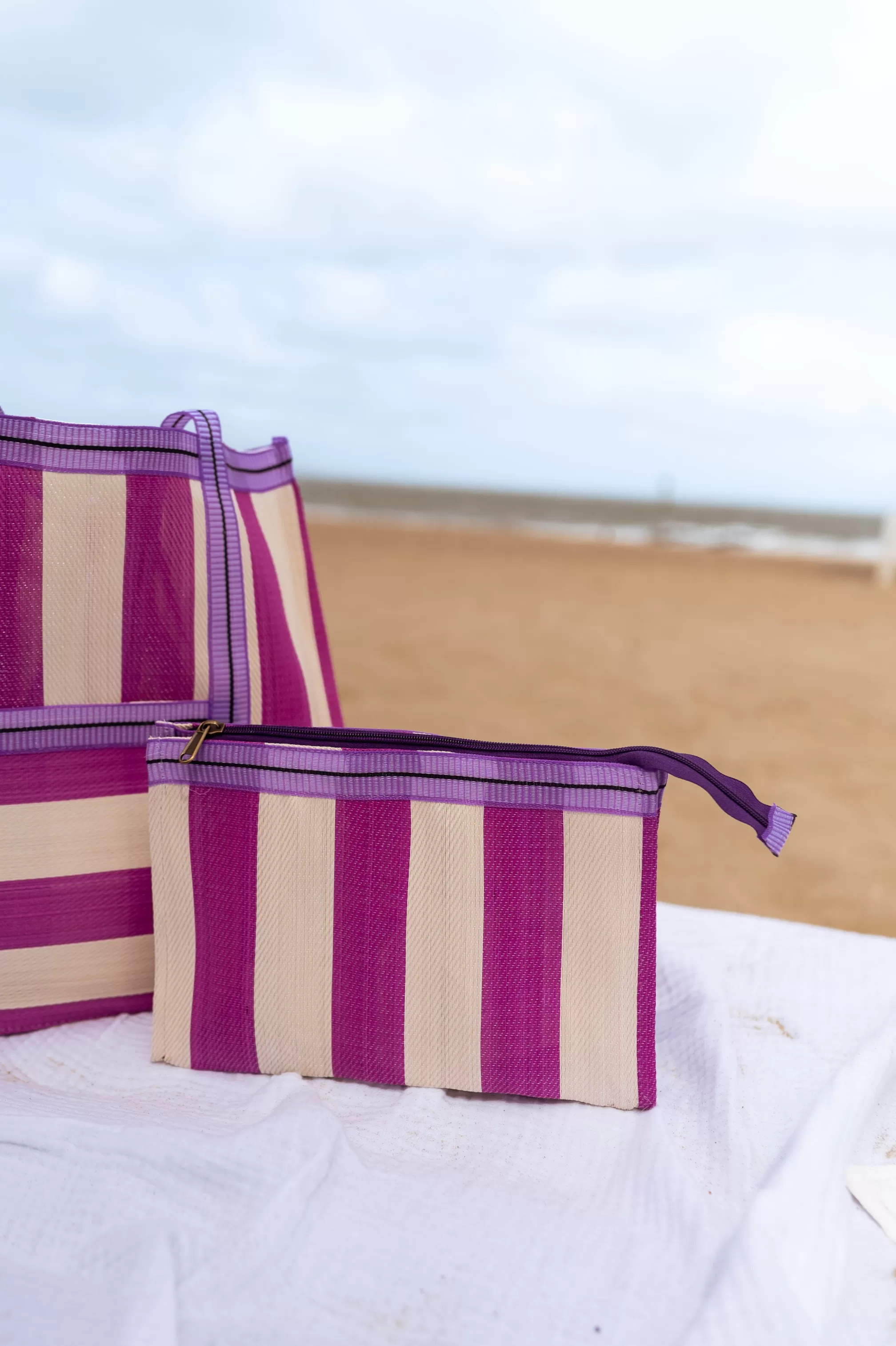 Pochette Taylor à Lignes Rose | Pochette Lignée | Prêt-à-porter En Ligne  |  -Easy Clothes Shop